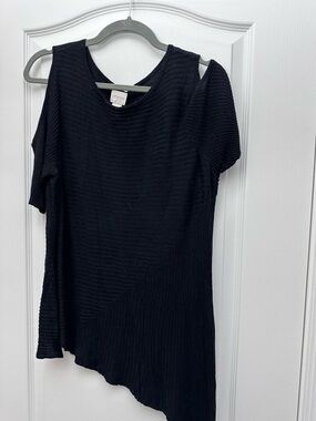 Chico's Black Cold-Shoulder Ribbed Knit Tee with Asymmetric Hem